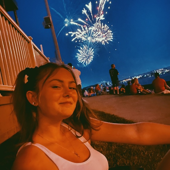 Meet your Posher, Leah - Picture 6 of 6